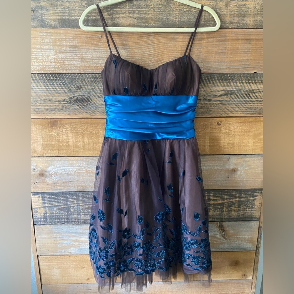 Masquerade Party Prom Brown with teal flower accents and cummerbund Size 3 / 4